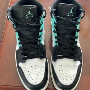 Jordan 1 Mid SE